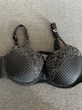 Black bra 38DDD
